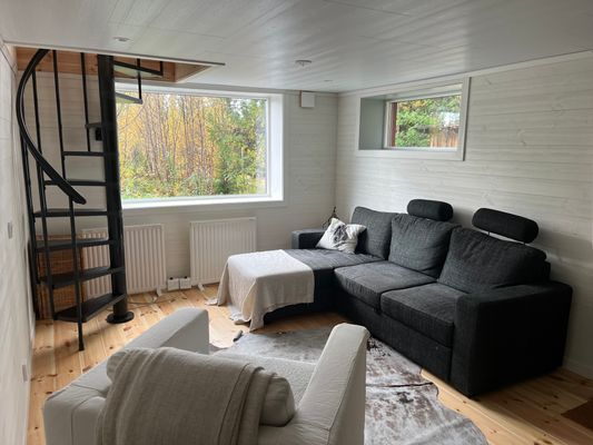 Lillstugan: nedervåning, allrum med bäddsoffa (140cm)