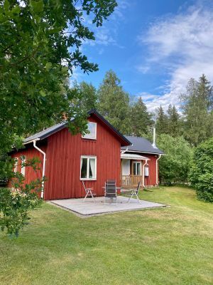 Hyr denna stuga i Säffle på 70 m². 4 sängplatser. Från 9 140 kr per vecka. Se bilder och tillgänglighet här.