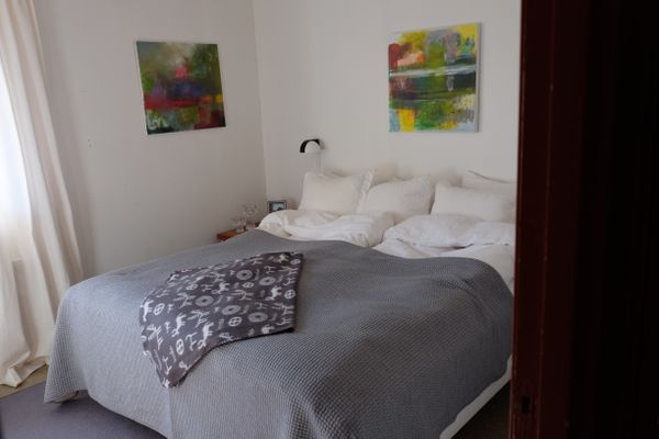 Hemtrevligt hus mitt i skogen nära egen sjö - Bild 9