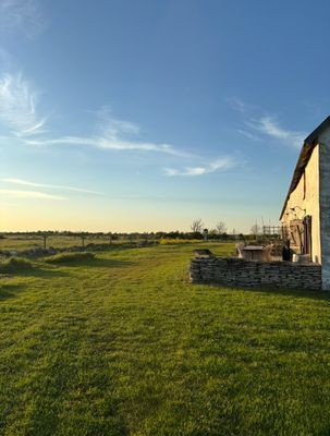 Kalkstenslada i naturskönt område på Sudret.