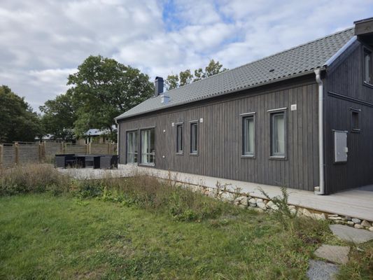 Strandnära hus på Instön Marstrand