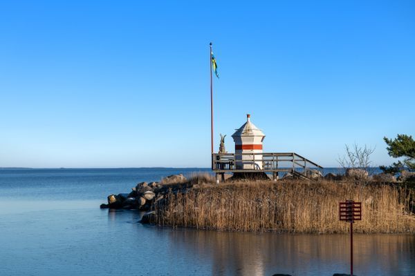 Hyr denna stuga i Stockholms skärgård på 140 m². 6-8 sängplatser. 30 000 - 60 000 kr per vecka. Se bilder och tillgänglighet här.