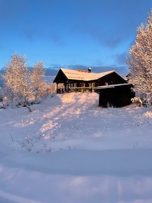 Hyr denna stuga i Tänndalen på 100 m². 8 sängplatser. 10 000 - 25 000 kr per vecka. Se bilder och tillgänglighet här.