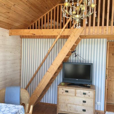 Gäststuga stege till sovloftet
