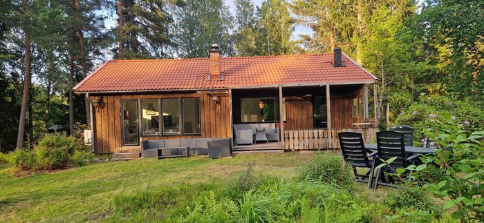 Renoverad stuga nära bad och natur vid Marvikarna. - Bild 7