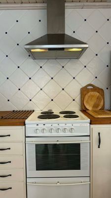 Soliga, fina stugan Kärbo med roddbåt - Bild 10