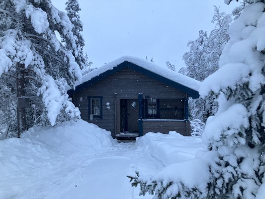 Hyr denna stuga i Idre på 55 m². 4 sängplatser. 2 500 - 6 000 kr per vecka. Se bilder och tillgänglighet här.