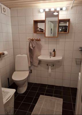 Mysig stuga med centraltläge nära havet - Bild 12