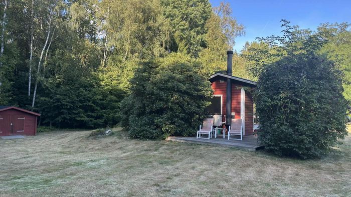Hyr denna stuga i Höör på 60 m². 4 sängplatser. Från 6 000 kr per vecka. Se bilder och tillgänglighet här.