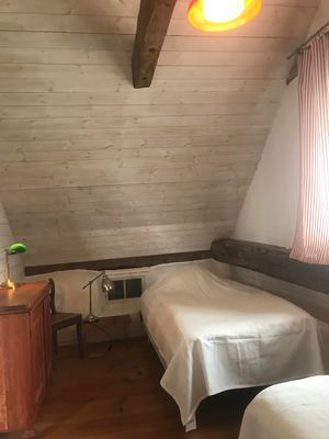 Fårö kalkstenshus i gårdsmiljö - Bild 6