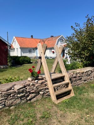 Hyr denna stuga i  på 88 m². 6-8 sängplatser. Från 10 000 kr per vecka. Se bilder och tillgänglighet här.