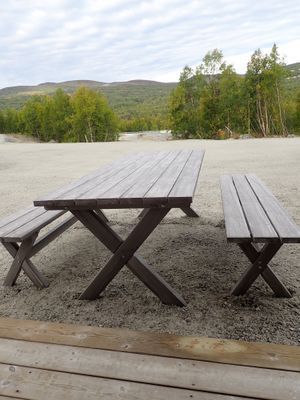 Utsikt mot Kariknallen och Skenörsfjället från uteplatsen.