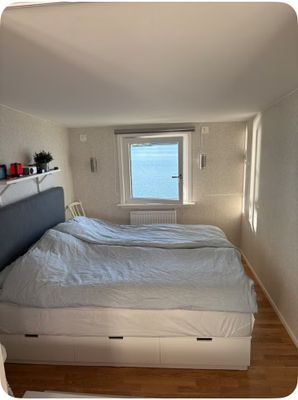 Mysig stuga vid en sjö med egen brygga - Bild 6