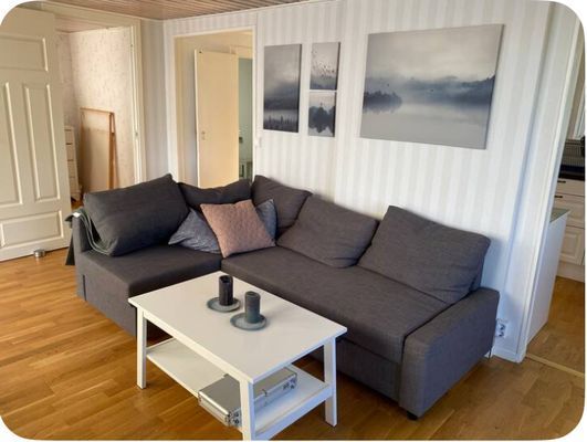 Mysig stuga vid en sjö med egen brygga - Bild 12