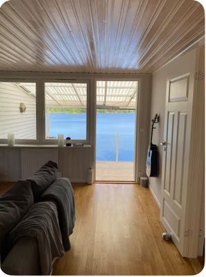 Mysig stuga vid en sjö med egen brygga - Bild 15