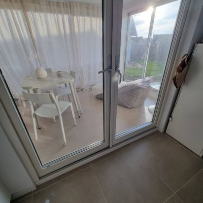 Hyr denna stuga i Tylösand på 30 m². 4 sängplatser. Från 10 000 kr per vecka. Se bilder och tillgänglighet här.