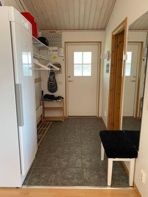 Hall med golvvärme och nytt torkskåp.