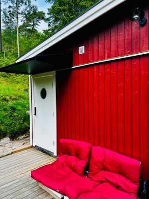 Hyr denna stuga i Ljungskile på 44 m². 4-6 sängplatser. Från 9 000 kr per vecka. Se bilder och tillgänglighet här.