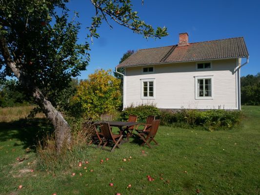 Hemtrevligt 1800-tals hus nära sjö och skog. - Bild 15