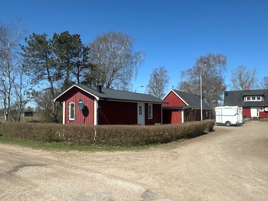 Hyr denna stuga i Laholm på 26 m². 3 sängplatser. Från 4 000 kr per vecka. Se bilder och tillgänglighet här.