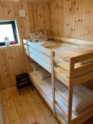 Nybyggd fjällstuga precis vid längdspår. - Bild 22