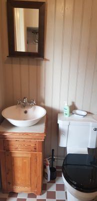 Nytt badrum med dusch och tvättmaskin
