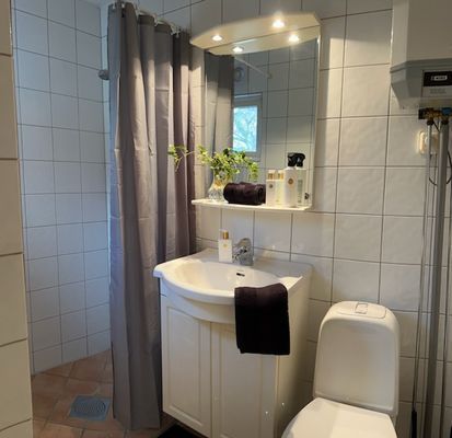 Hyr denna stuga i Halmstad på 40 m². 1 sängplatser. Pris ej tillgängligt. Se bilder och tillgänglighet här.