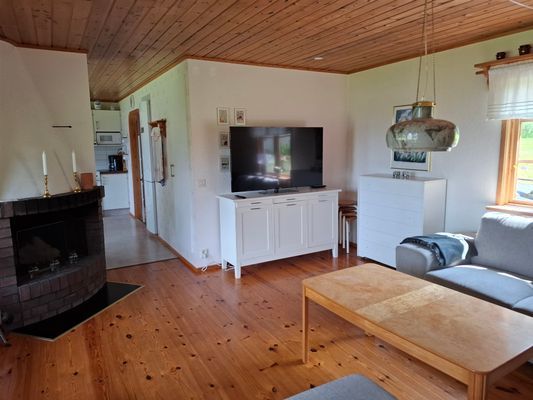Stuga i enskilt läge med egen strand och båtbrygga - Bild 12