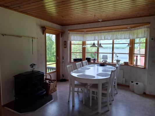 Stuga i enskilt läge med egen strand och båtbrygga - Bild 10