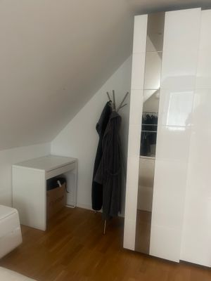 Andra plan i huset hyrs ut