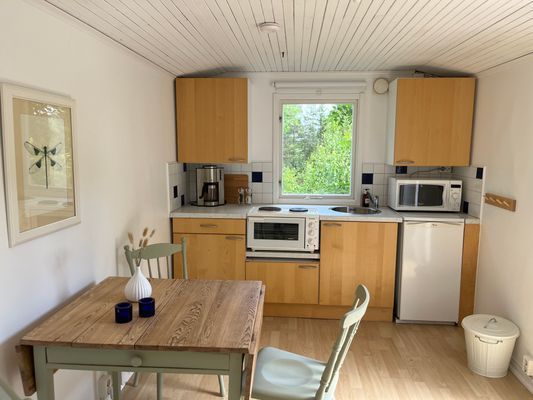 Hyr denna stuga i Vaxholm på 25 m². 4 sängplatser. Från 7 500 kr per vecka. Se bilder och tillgänglighet här.