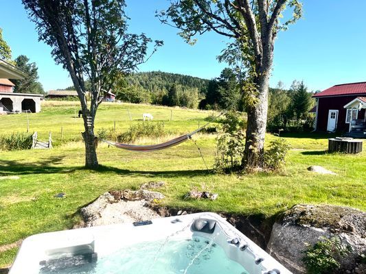 Stuga på strandtomt, JACUZZI  och eldplats - Bild 114