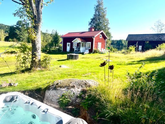 Stuga på strandtomt, JACUZZI  och eldplats - Bild 113