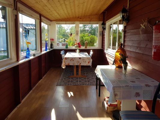 Hyr denna stuga i Gothem på 40 m². 4-5 sängplatser. Från 5 000 kr per vecka. Se bilder och tillgänglighet här.