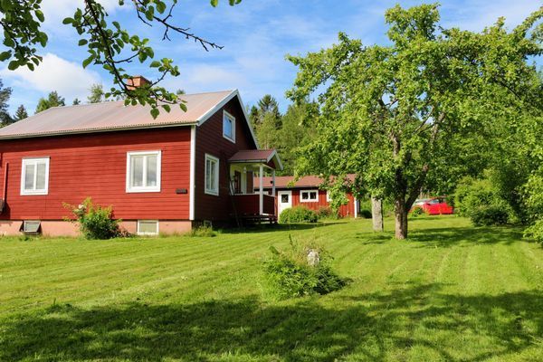 Hyr denna stuga i Järvsö på 120 m². 8-10 sängplatser. Från 1 490 kr per dag. Se bilder och tillgänglighet här.