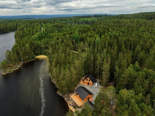 Hyr denna stuga i  på 120 m². 7-8 sängplatser. 13 930 - 22 659 kr per vecka. Se bilder och tillgänglighet här.