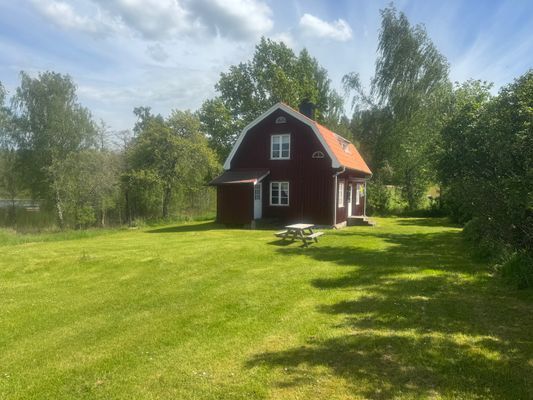 Bild 4 på Mysig avskild stuga med fanstastisk sjöutsikt