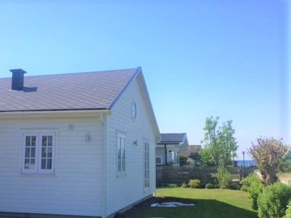 Hyr denna stuga i Båstad på 120 m². 4 sängplatser. Pris ej tillgängligt. Se bilder och tillgänglighet här.