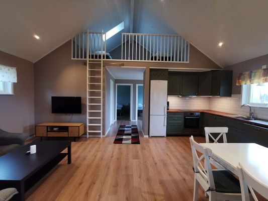 Hyr denna stuga i Öland på 80 m². 6 sängplatser. 6 720 - 9 520 kr per vecka. Se bilder och tillgänglighet här.