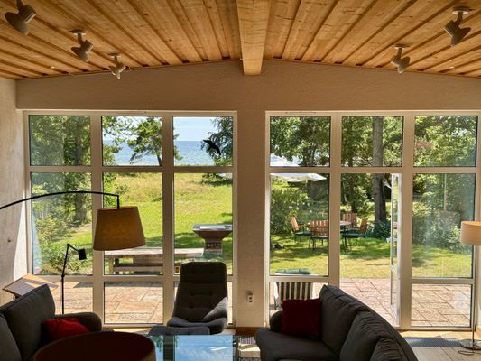 Hyr denna stuga i Trelleborg på 215 m². 5 sängplatser. 25 000 - 35 000 kr per vecka. Se bilder och tillgänglighet här.