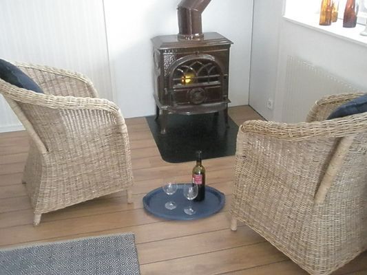 Havet, två meter från med egen brygga. - Bild 12