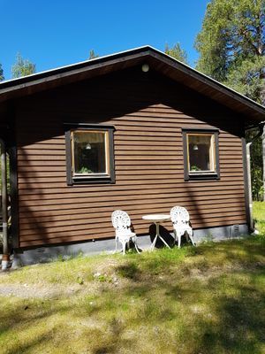 Sovrumsfasad med morgonsol