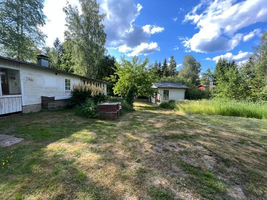 Nyrenoverad stuga nära sjön - Bild 24