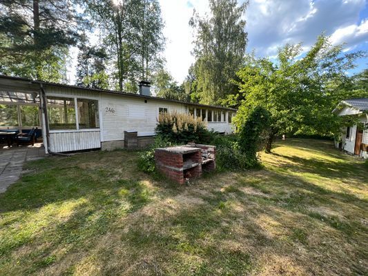 Nyrenoverad stuga nära sjön - Bild 25