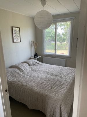 Havsnära röd sommarstuga - Bild 11