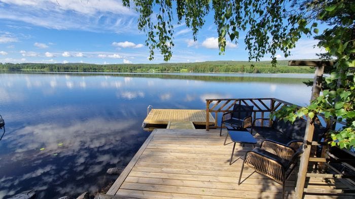 Hyr denna stuga i Bollnäs på 66 m². 2-6 sängplatser. 7 000 - 9 000 kr per vecka. Se bilder och tillgänglighet här.