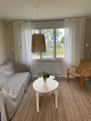Havsnära röd sommarstuga - Bild 8