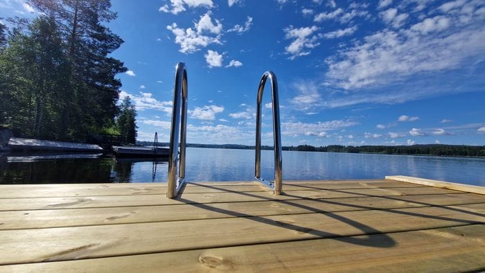 Nyrenoverad stuga med egen brygga - Bild 37