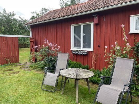 Havsnära röd sommarstuga - Bild 17