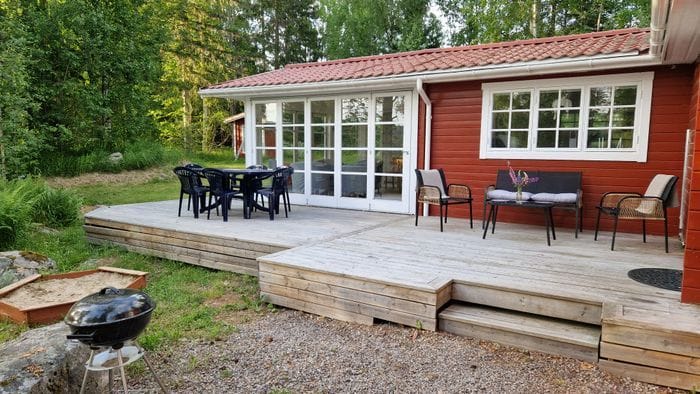 Nyrenoverad stuga med egen brygga - Bild 42